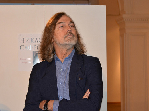 Никас Сафронов представит в Иванове свою «Светомагию»